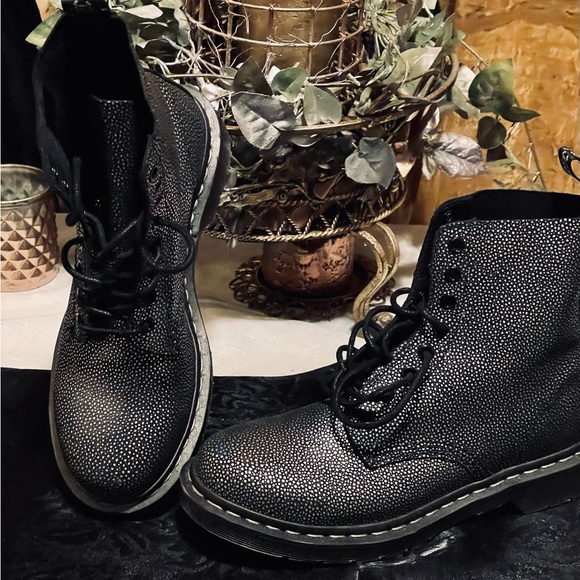 COPY - Dr Martens Pascal silver metallic spotted 1460 8 hole boots - Picture 4 of 10
